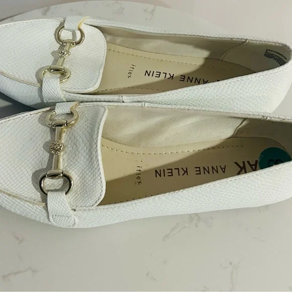 White loafers Anne Klein. New without tags - Picture 2 of 3
